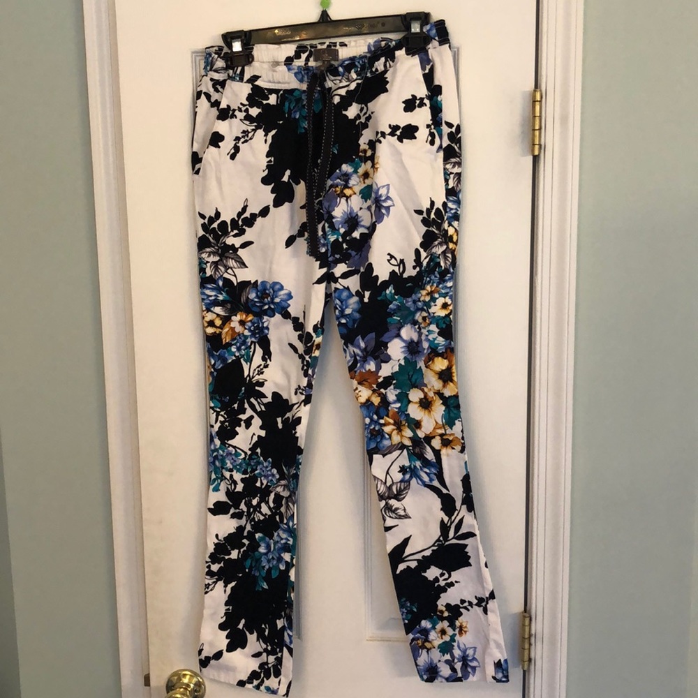 Floral Jaanuu scrub pants